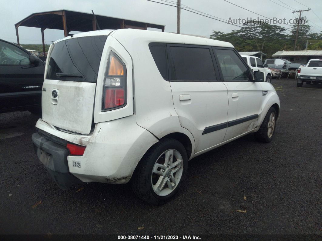 2010 Kia Soul + White vin: KNDJT2A27A7090053