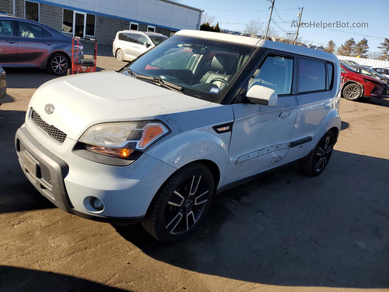 2010 Kia Soul + White vin: KNDJT2A27A7164538