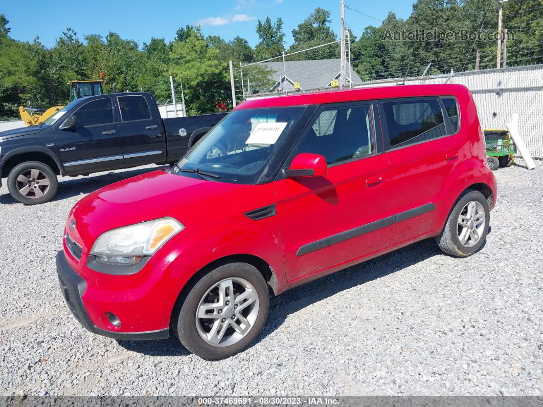 2010 Kia Soul + Red vin: KNDJT2A27A7165673