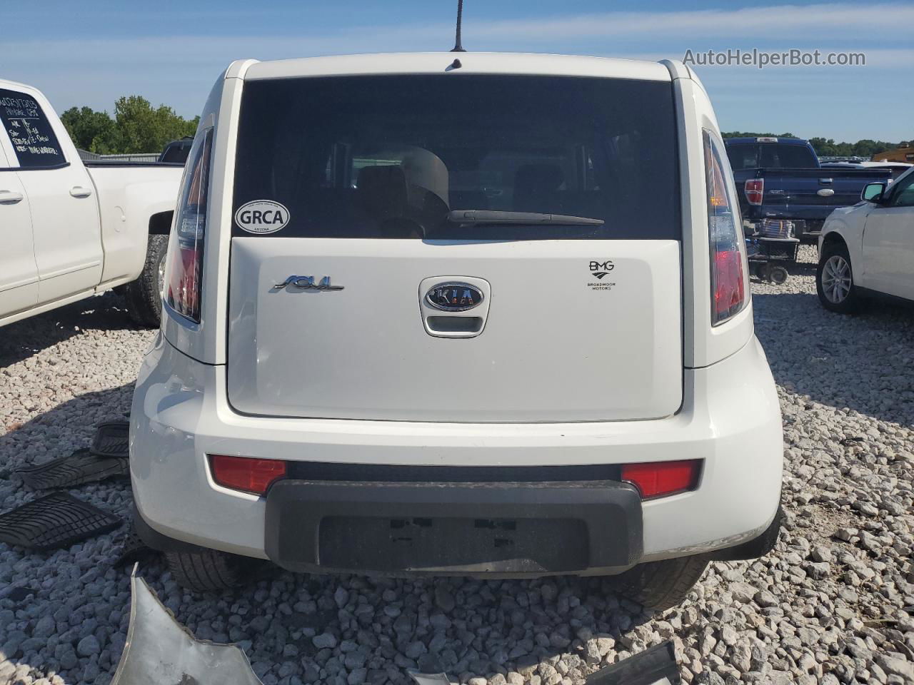 2010 Kia Soul + White vin: KNDJT2A28A7027138