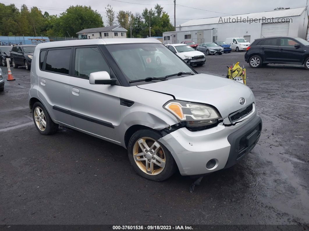 2010 Kia Soul + Silver vin: KNDJT2A28A7042576