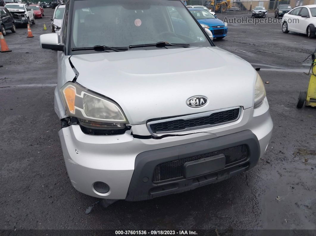 2010 Kia Soul + Серебряный vin: KNDJT2A28A7042576