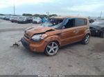 2010 Kia Soul + Orange vin: KNDJT2A28A7102548