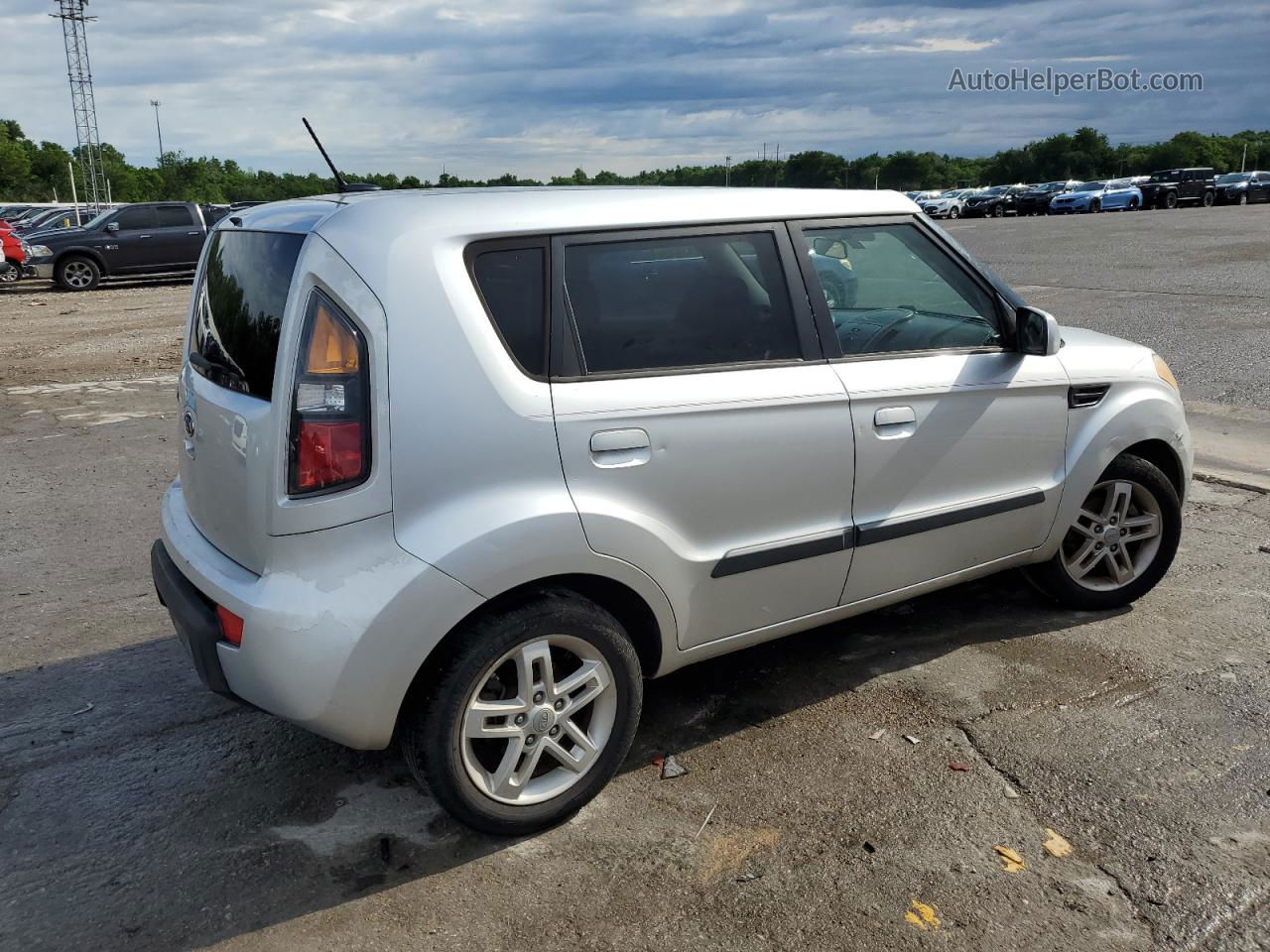 2010 Kia Soul + Серебряный vin: KNDJT2A28A7106664