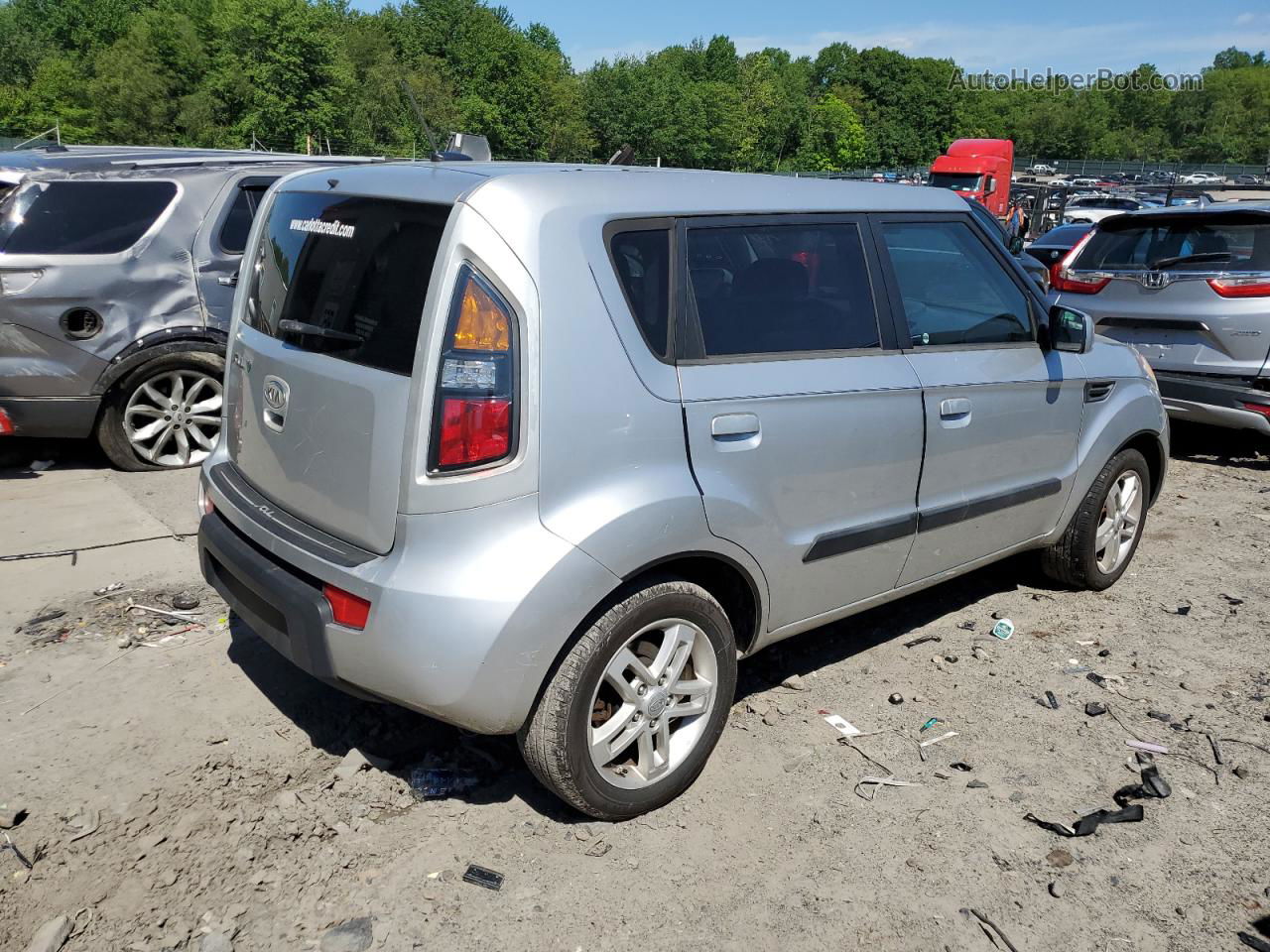 2010 Kia Soul + Silver vin: KNDJT2A28A7112349