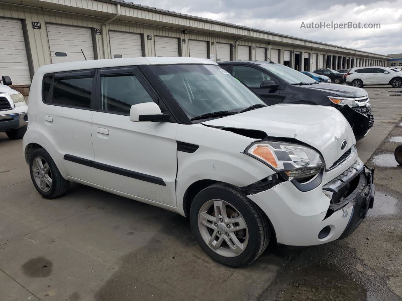 2010 Kia Soul + White vin: KNDJT2A28A7163561