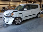 2010 Kia Soul + White vin: KNDJT2A28A7171353