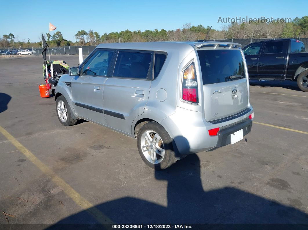 2010 Kia Soul + Silver vin: KNDJT2A28A7701756