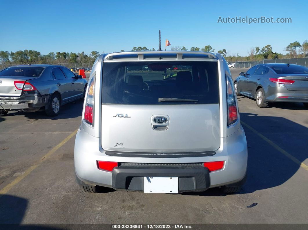 2010 Kia Soul + Silver vin: KNDJT2A28A7701756