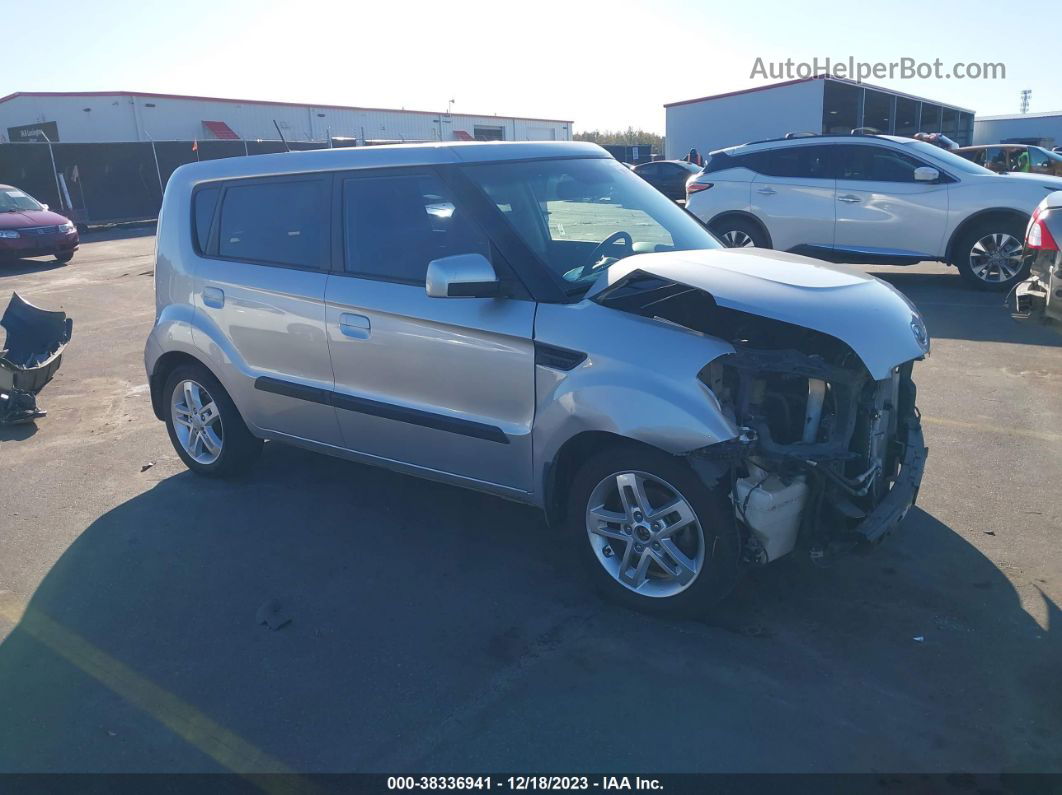 2010 Kia Soul + Silver vin: KNDJT2A28A7701756