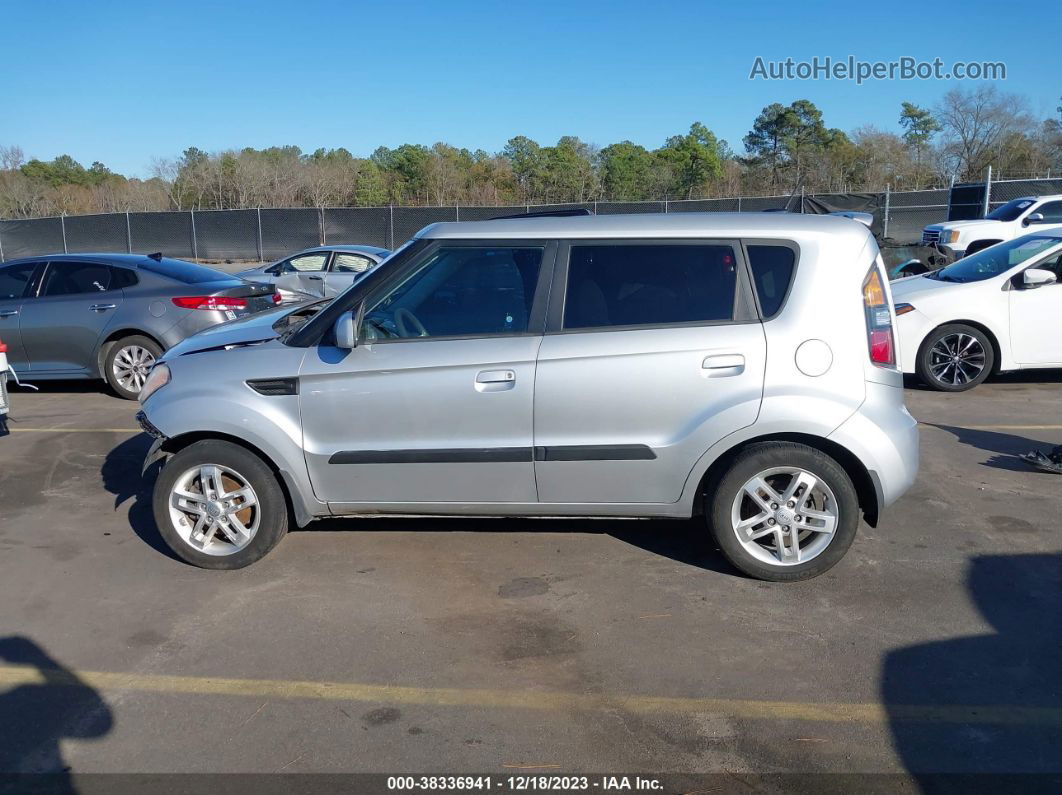 2010 Kia Soul + Silver vin: KNDJT2A28A7701756