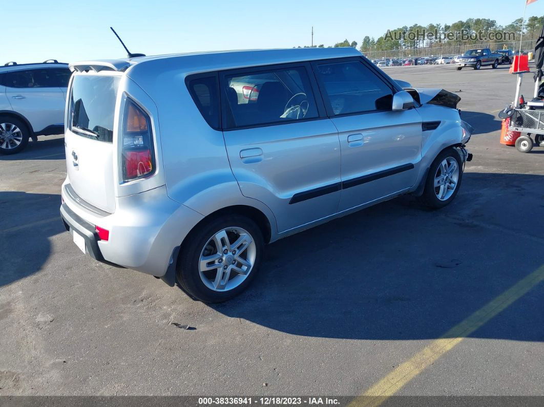 2010 Kia Soul + Silver vin: KNDJT2A28A7701756