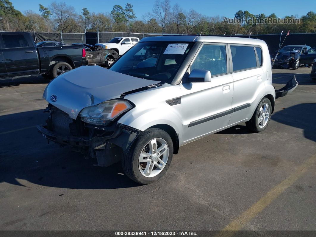 2010 Kia Soul + Silver vin: KNDJT2A28A7701756