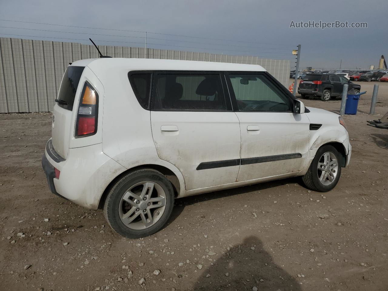 2010 Kia Soul + White vin: KNDJT2A28A7703779