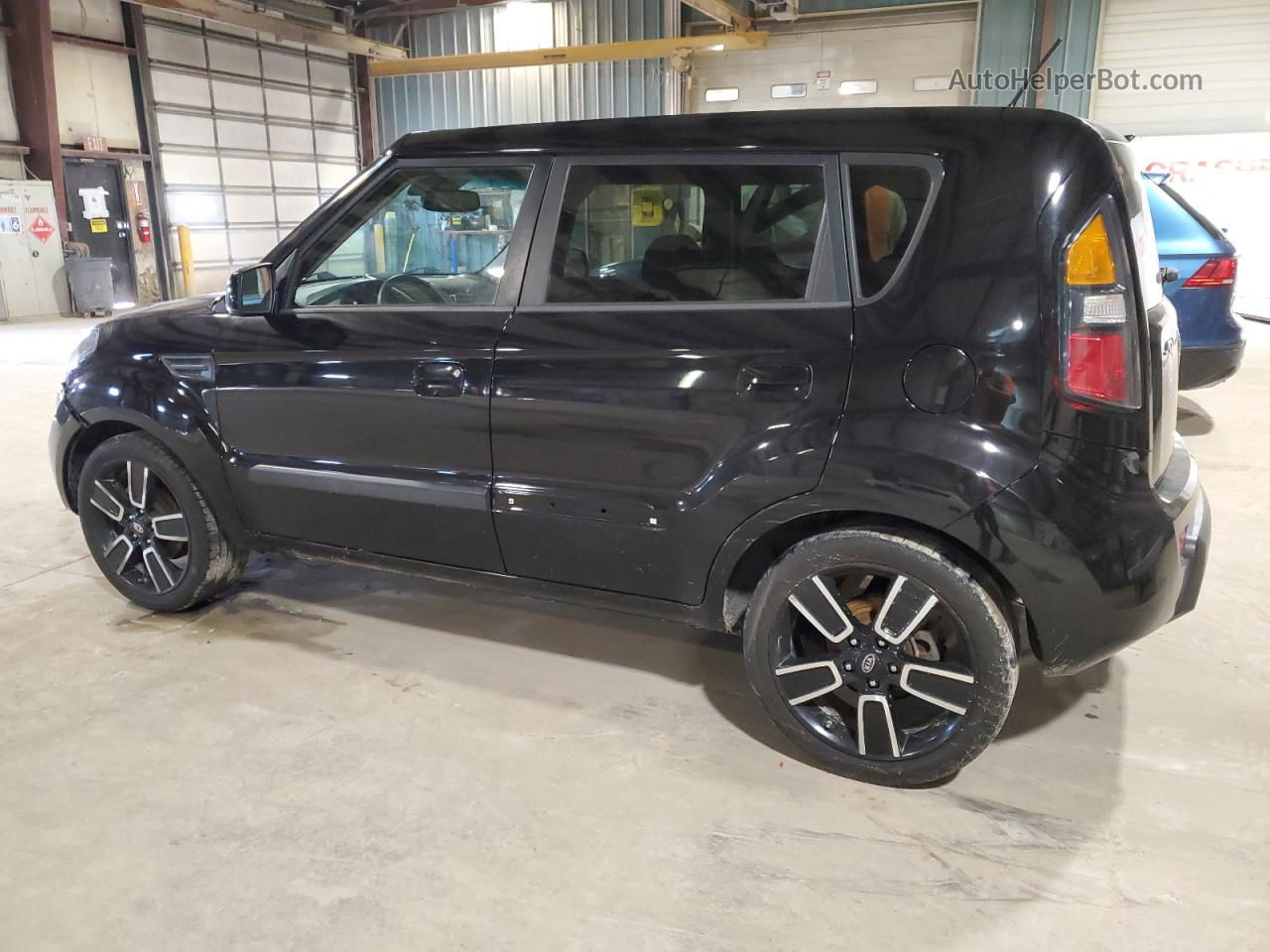 2010 Kia Soul + Black vin: KNDJT2A29A7140631