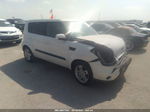 2010 Kia Soul + White vin: KNDJT2A29A7144680