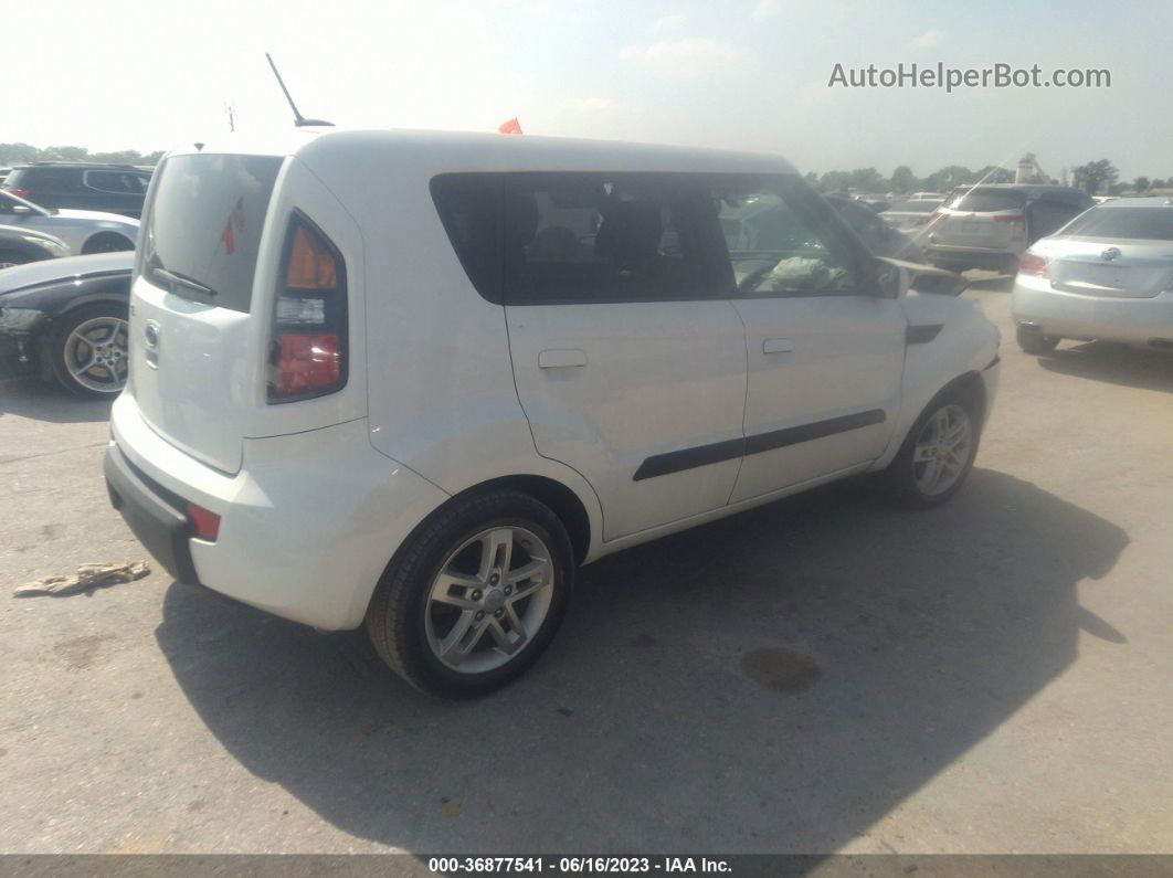 2010 Kia Soul + White vin: KNDJT2A29A7144680