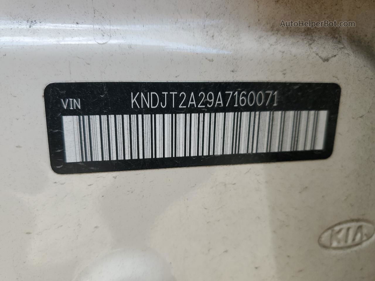 2010 Kia Soul + Cream vin: KNDJT2A29A7160071