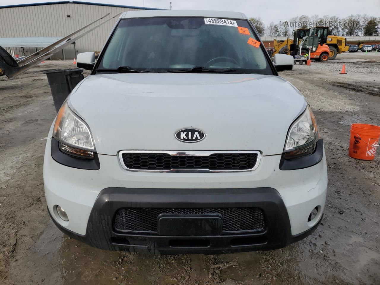 2010 Kia Soul + White vin: KNDJT2A29A7169630