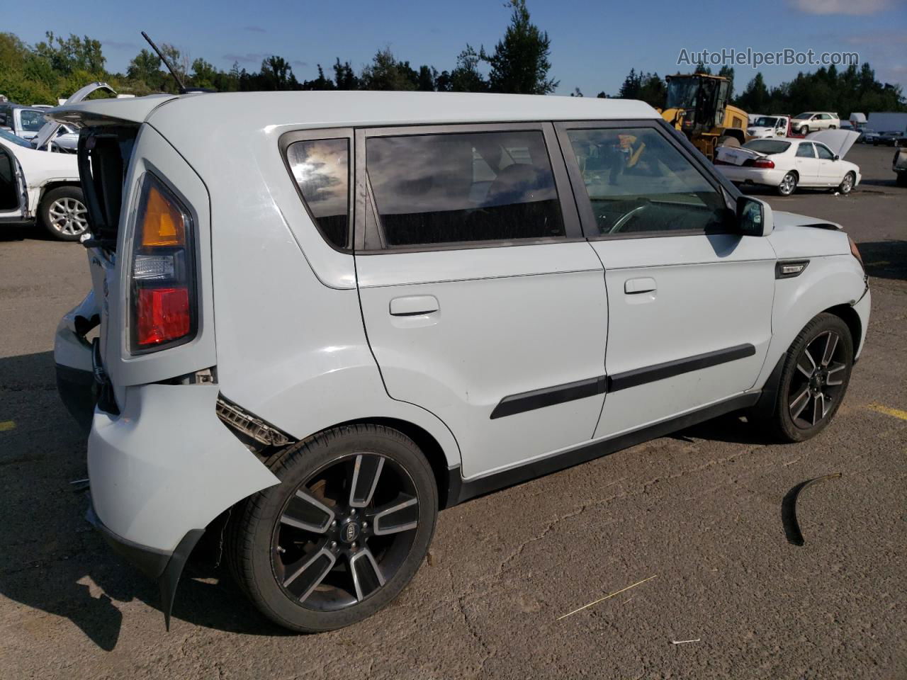 2010 Kia Soul + White vin: KNDJT2A29A7170888