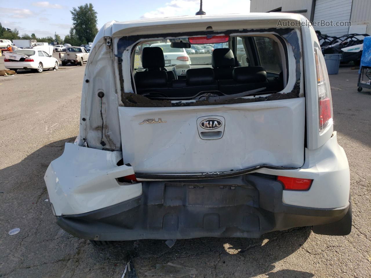 2010 Kia Soul + White vin: KNDJT2A29A7170888