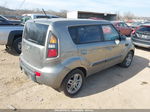 2010 Kia Soul + Gray vin: KNDJT2A2XA7033331