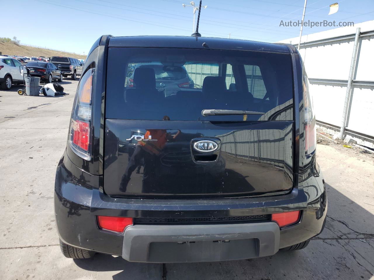 2010 Kia Soul + Black vin: KNDJT2A2XA7079130