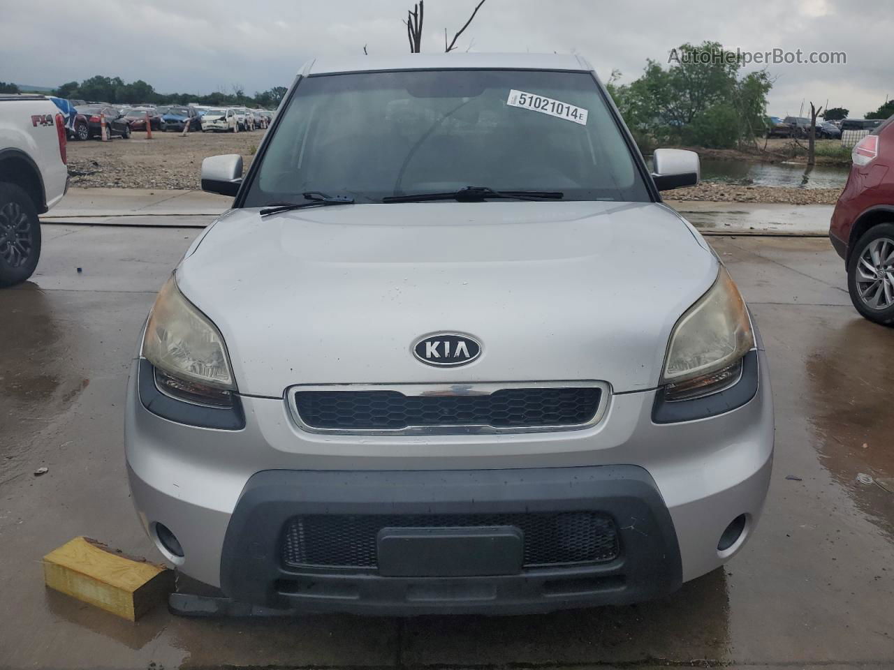 2010 Kia Soul + Silver vin: KNDJT2A2XA7159818