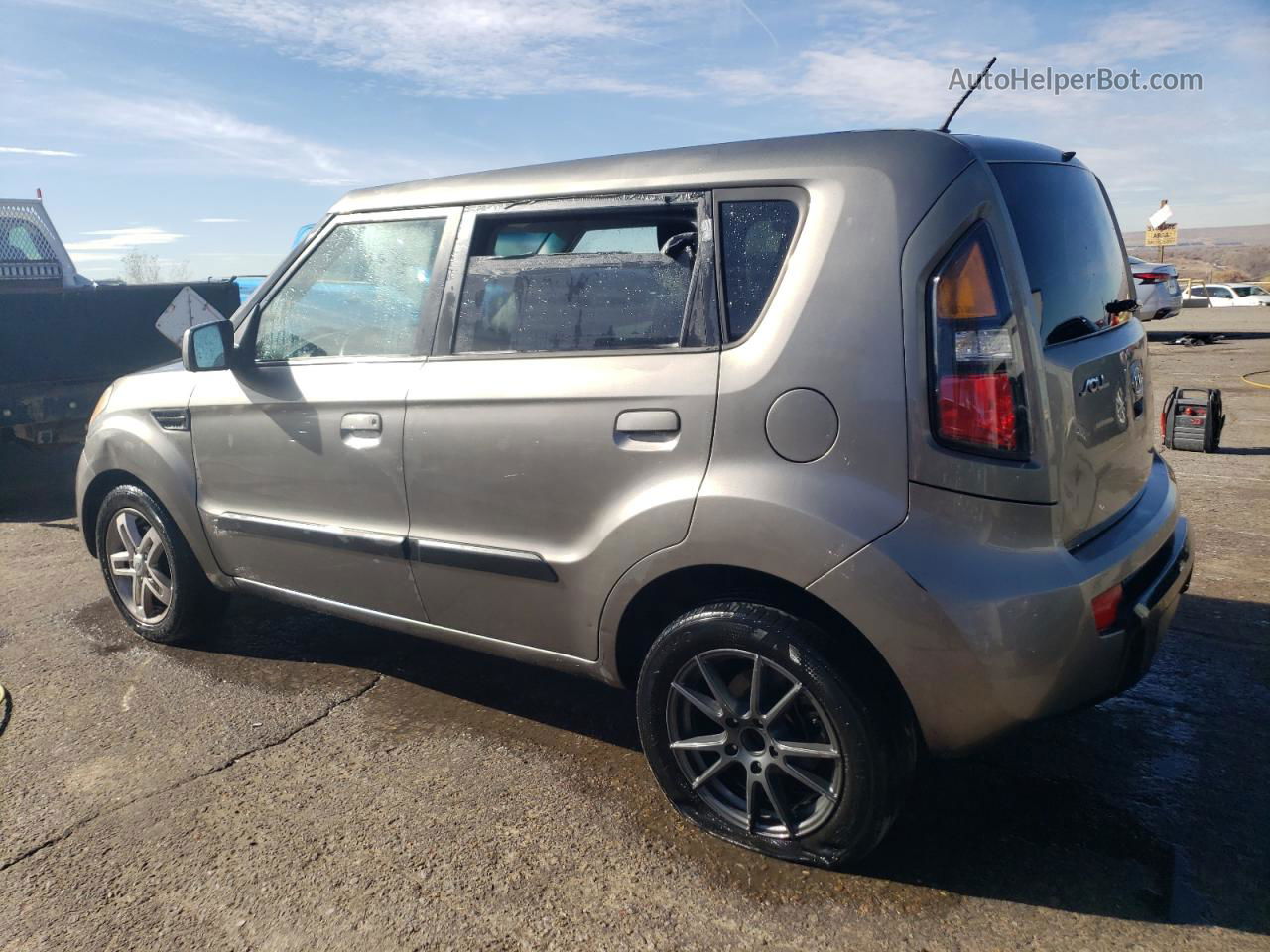 2010 Kia Soul + Silver vin: KNDJT2A2XA7160063