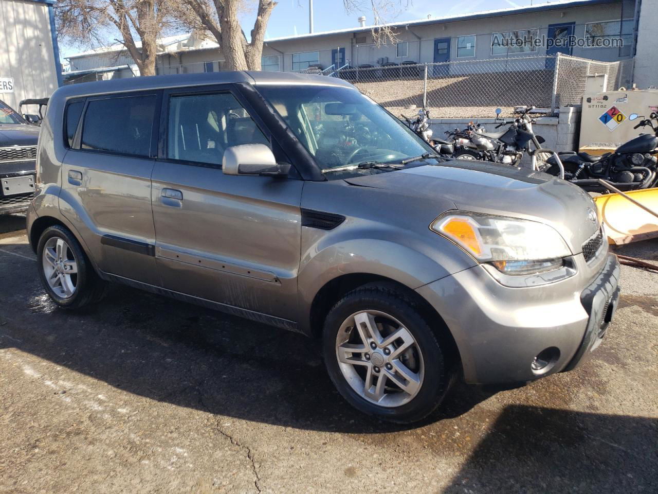 2010 Kia Soul + Silver vin: KNDJT2A2XA7160063