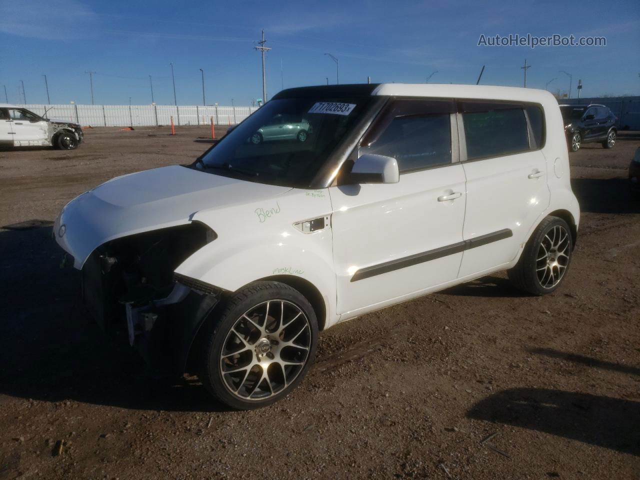 2013 Kia Soul  White vin: KNDJT2A50D7543296