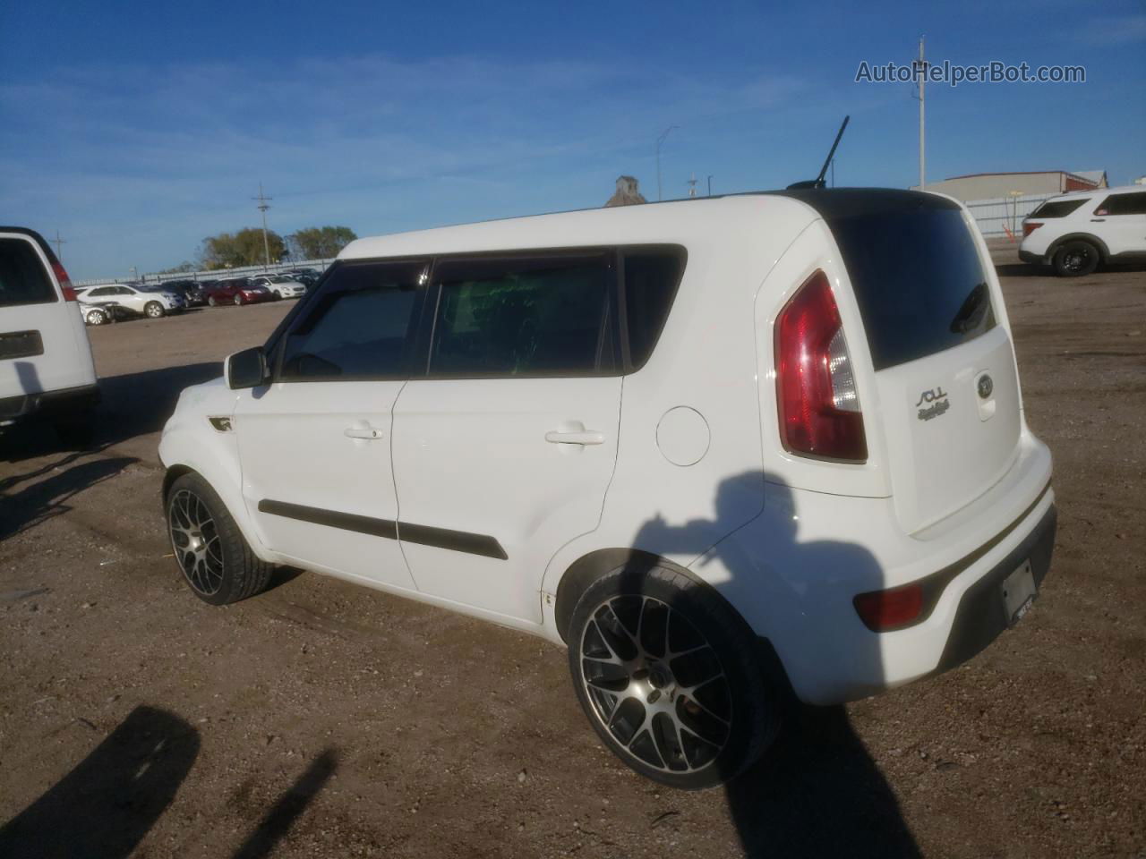 2013 Kia Soul  White vin: KNDJT2A50D7543296