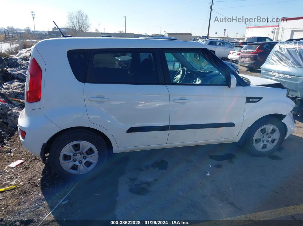 2013 Kia Soul   White vin: KNDJT2A50D7770634