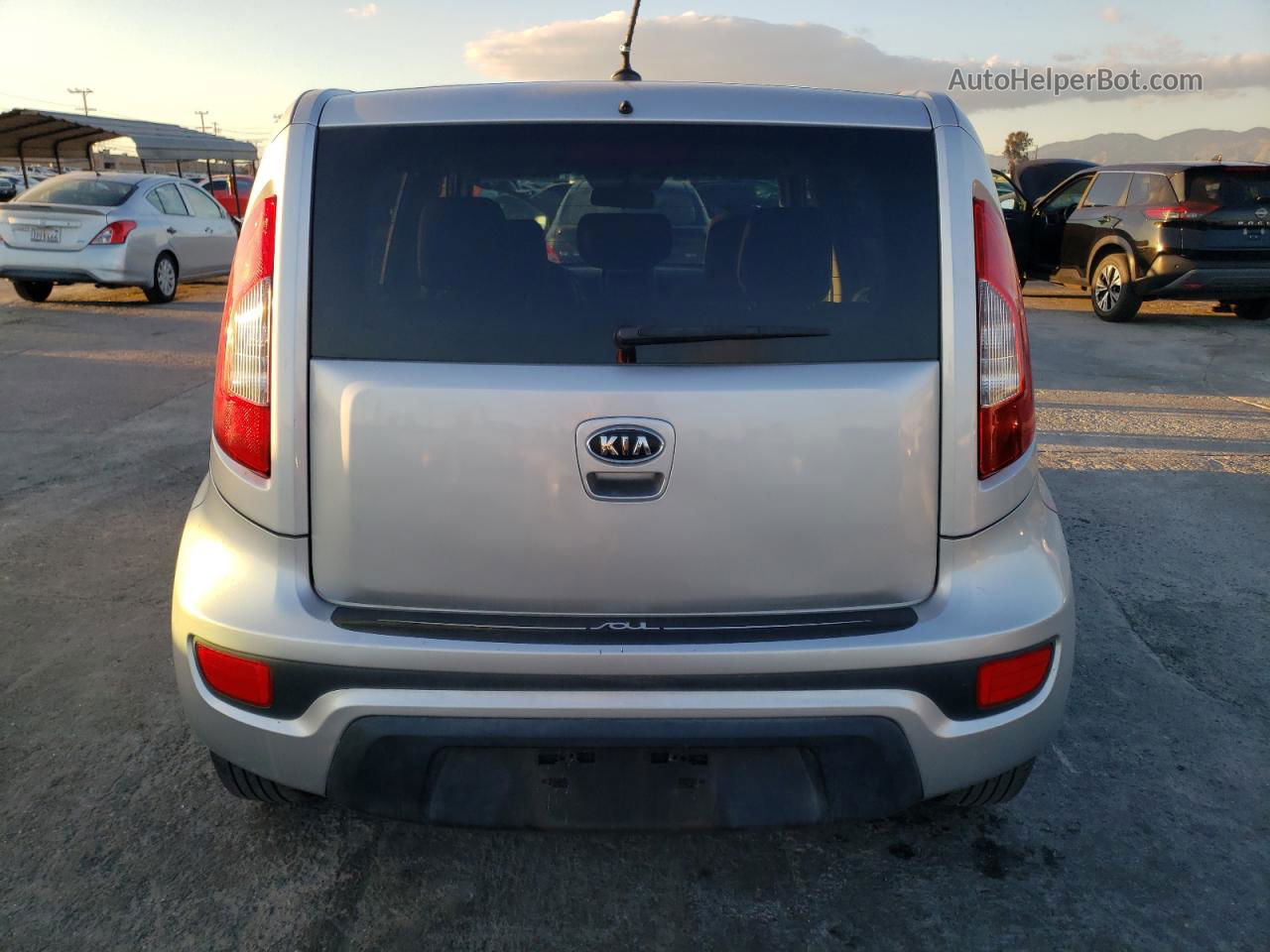 2012 Kia Soul  Silver vin: KNDJT2A51C7434456