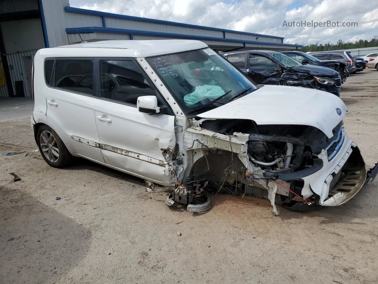 2012 Kia Soul  White vin: KNDJT2A52C7451525