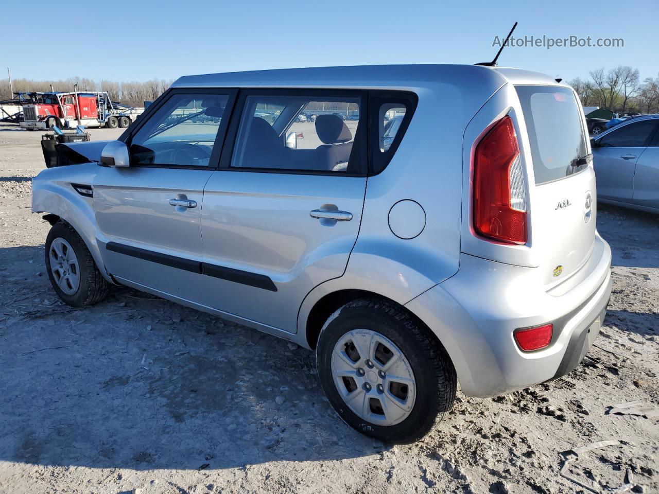 2013 Kia Soul  Silver vin: KNDJT2A52D7528203