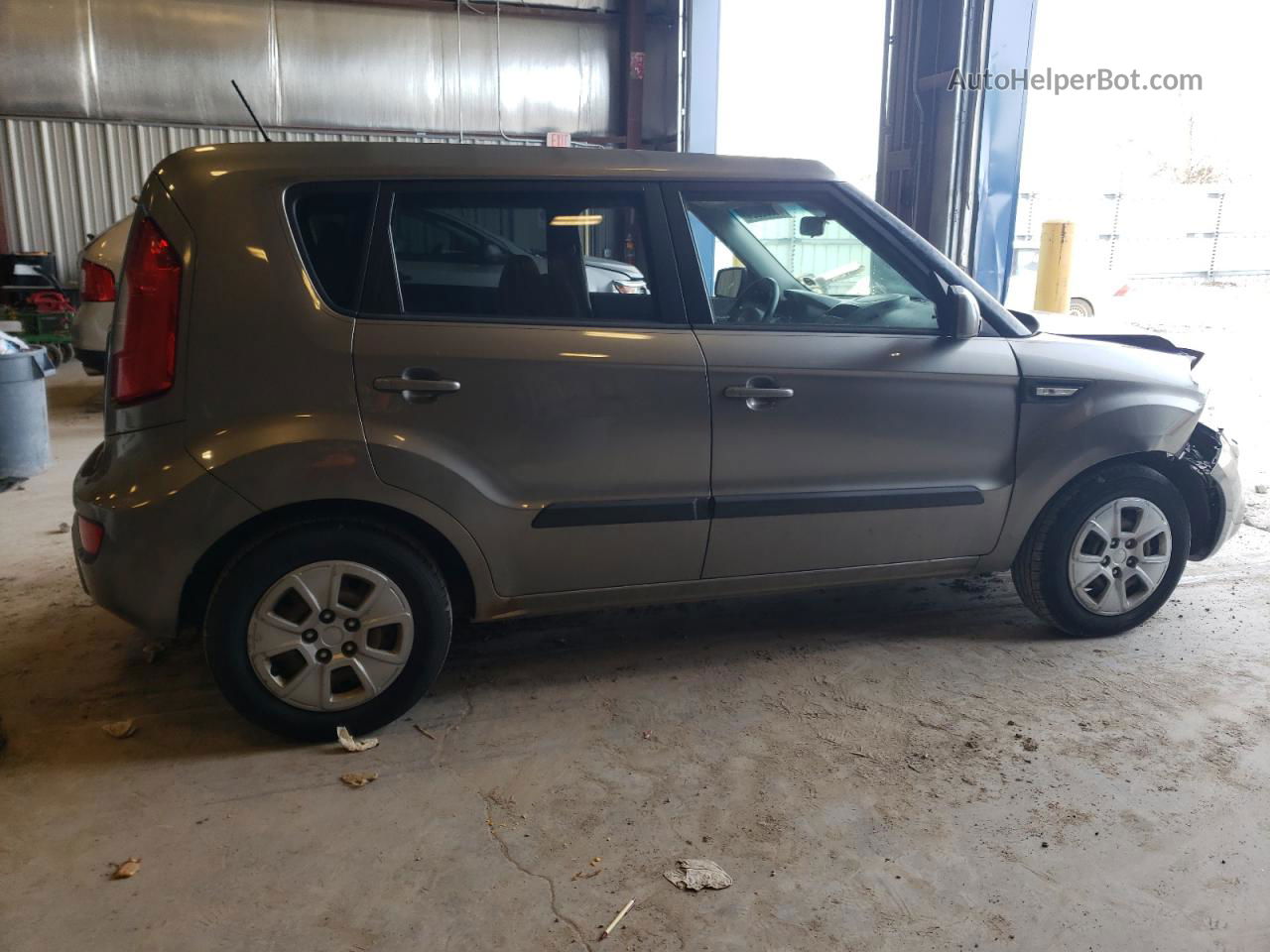 2013 Kia Soul  Silver vin: KNDJT2A52D7618015