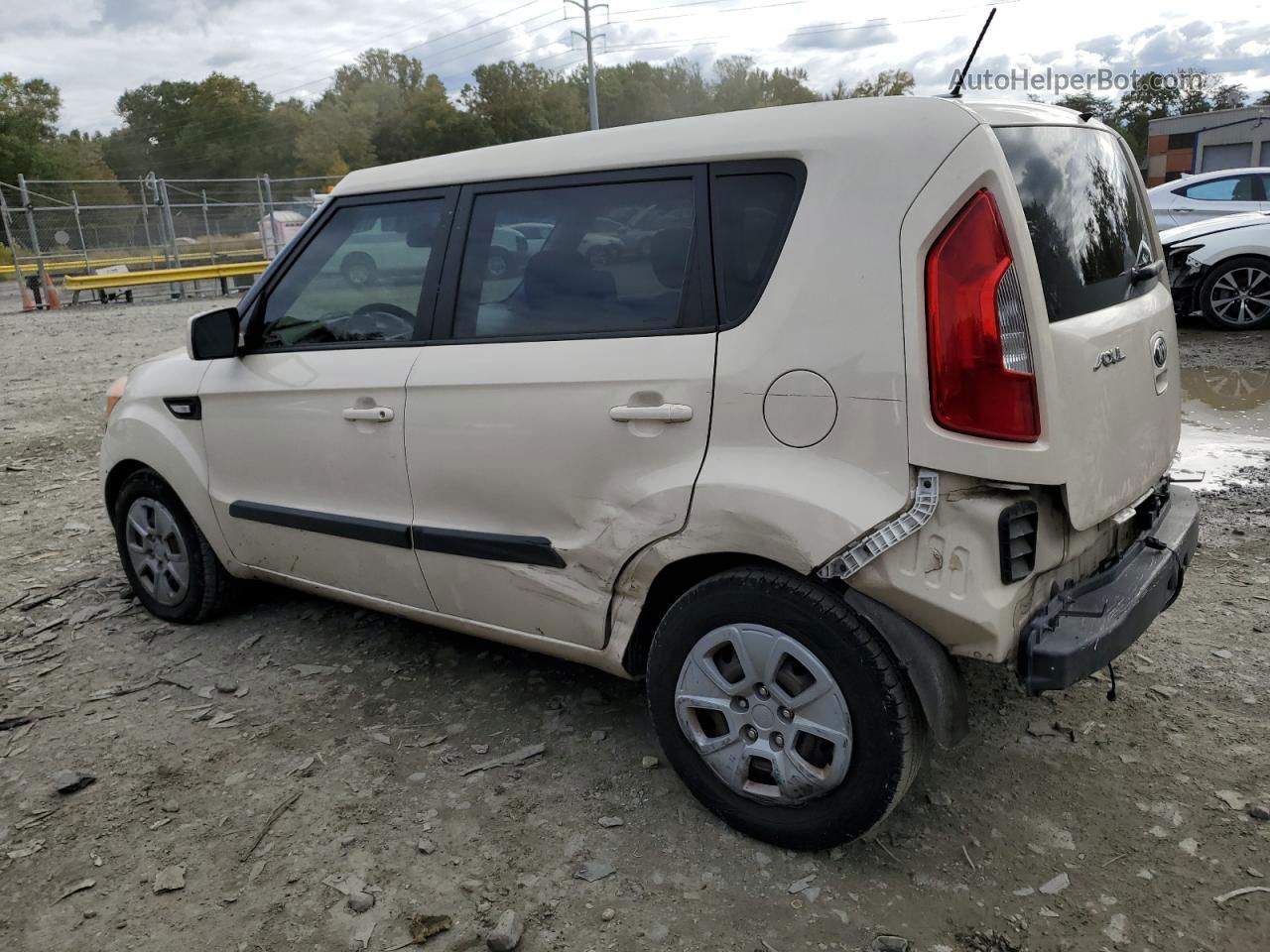 2013 Kia Soul  Cream vin: KNDJT2A52D7774166