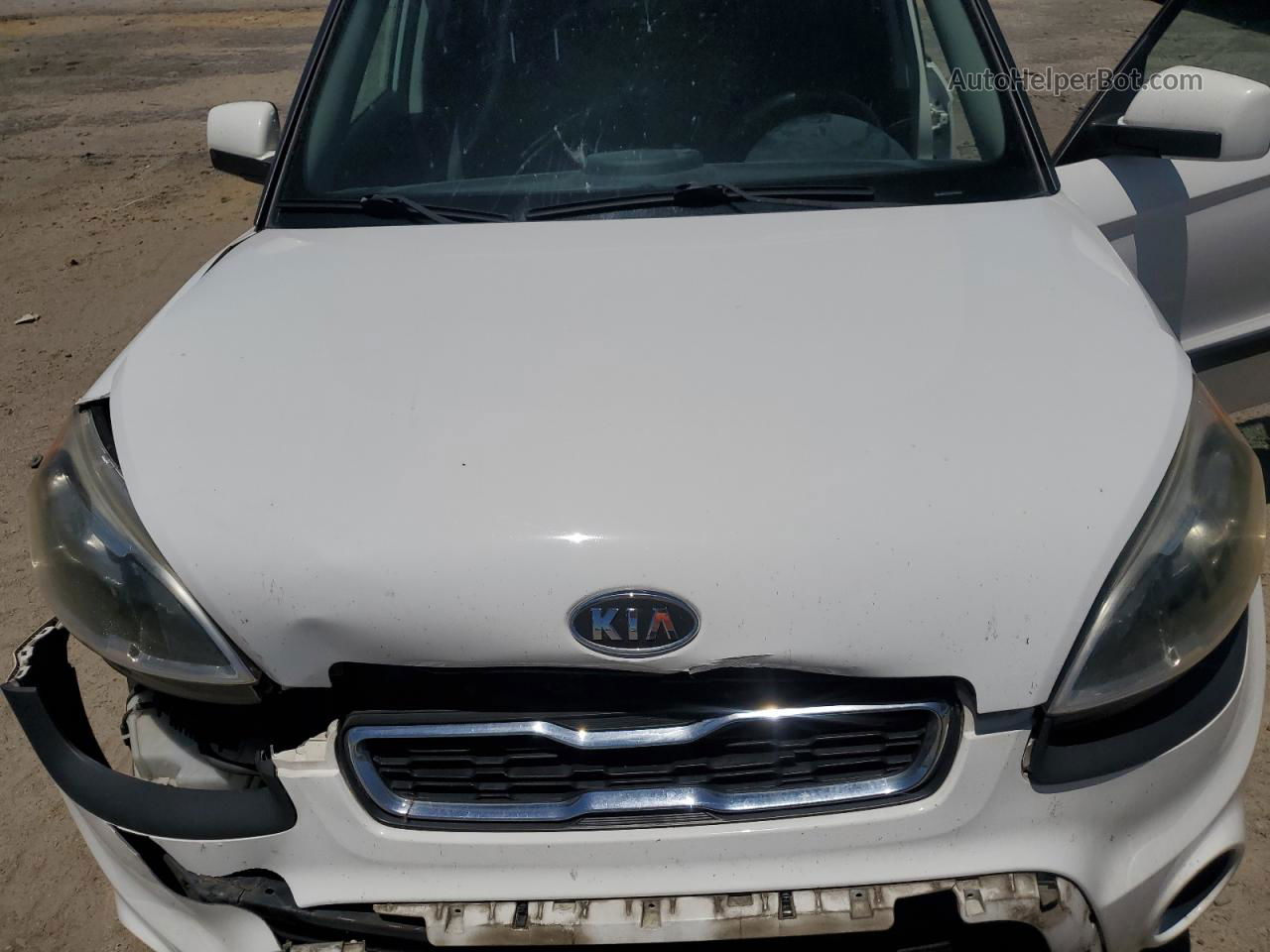 2012 Kia Soul  White vin: KNDJT2A53C7470424