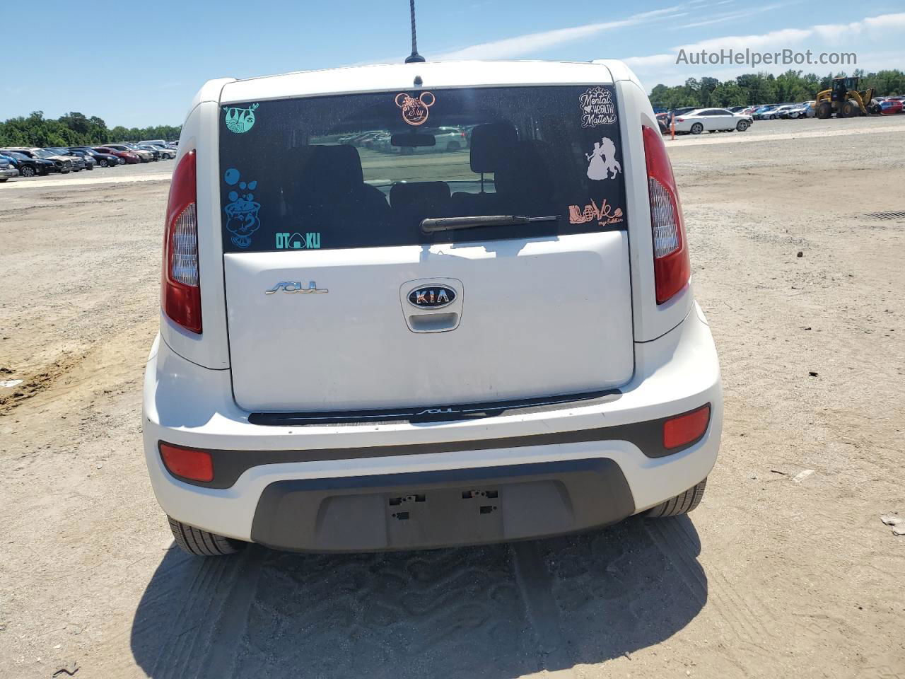 2012 Kia Soul  White vin: KNDJT2A53C7470424