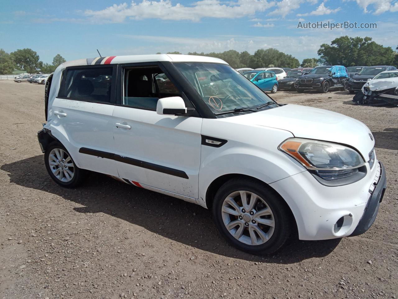 2013 Kia Soul  White vin: KNDJT2A53D7774368