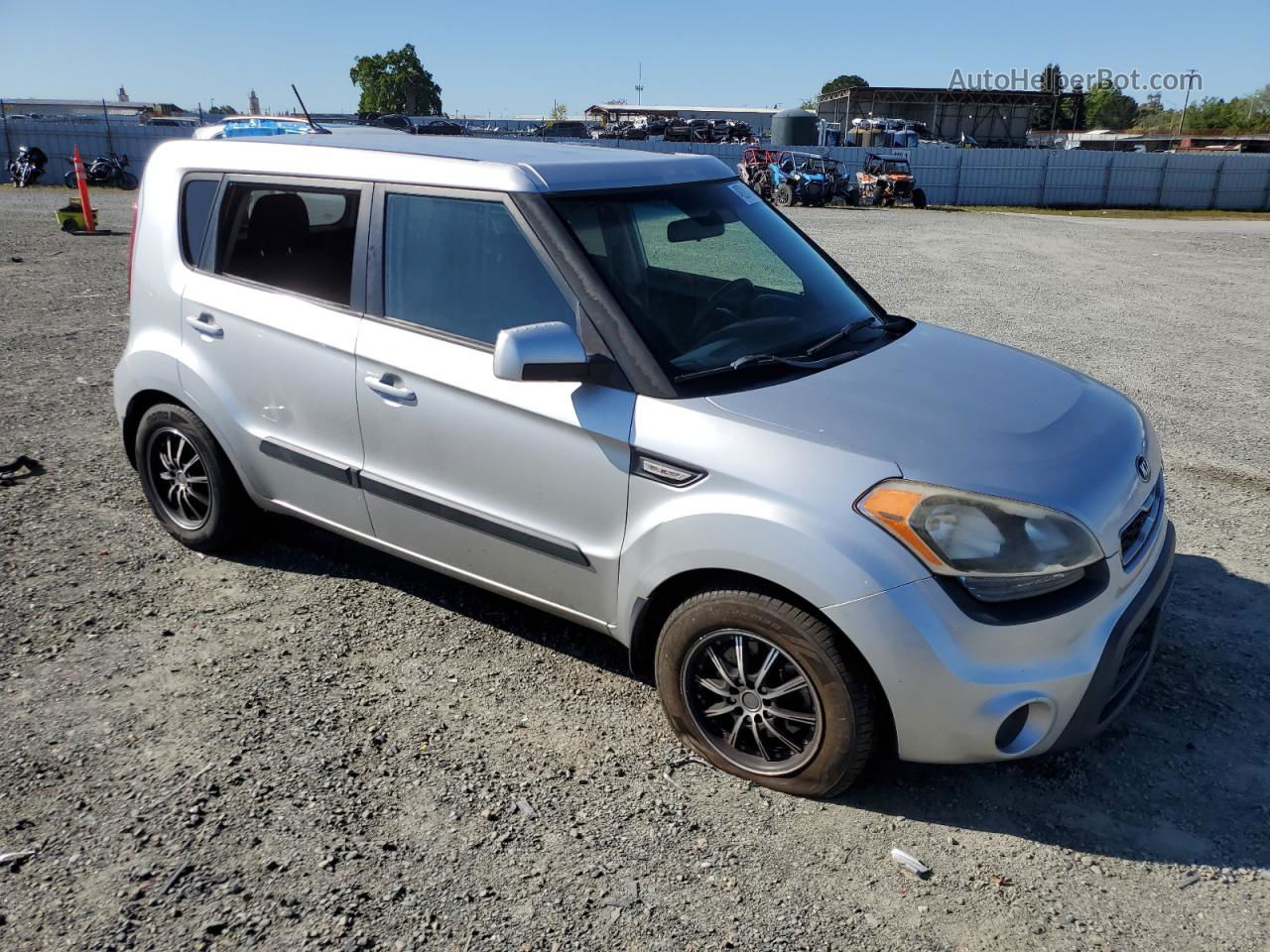 2013 Kia Soul  Серебряный vin: KNDJT2A54D7566242