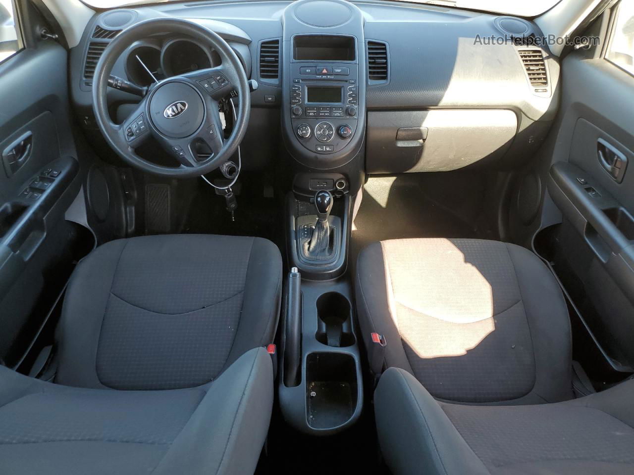 2013 Kia Soul  Серебряный vin: KNDJT2A54D7566242