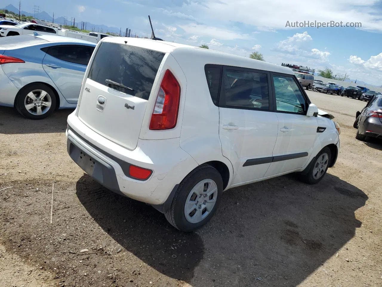 2013 Kia Soul  White vin: KNDJT2A54D7585650