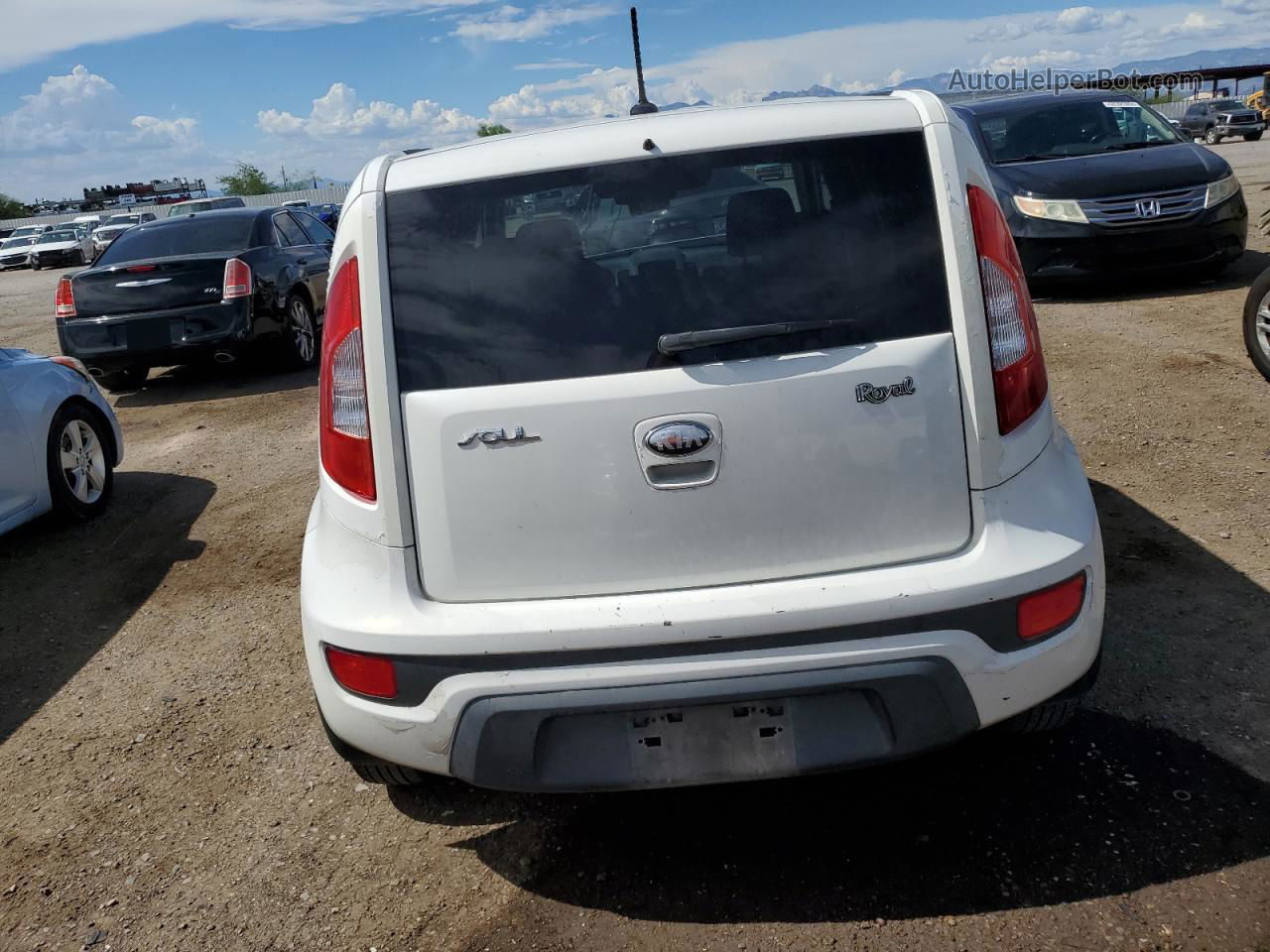 2013 Kia Soul  White vin: KNDJT2A54D7585650