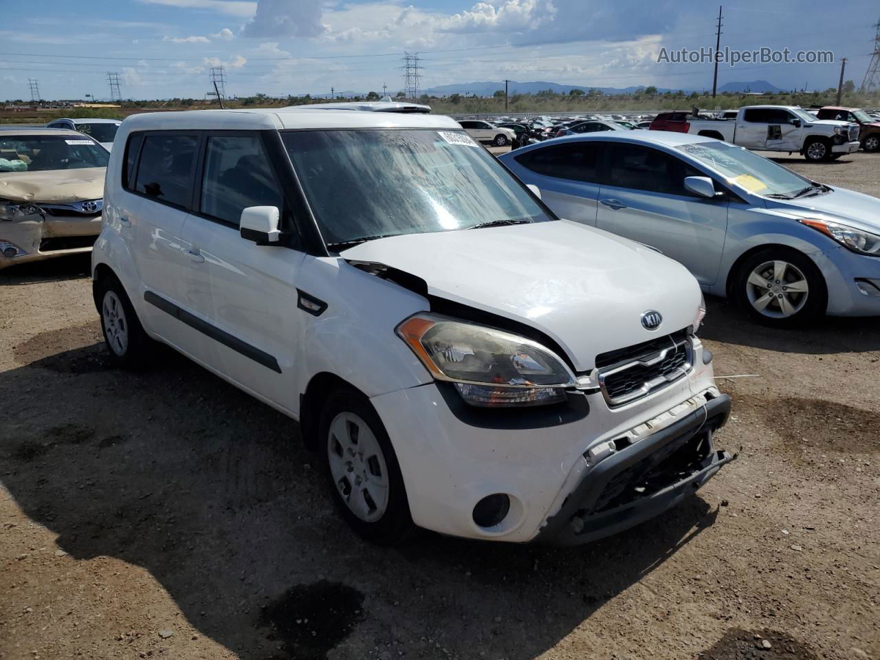 2013 Kia Soul  White vin: KNDJT2A54D7585650