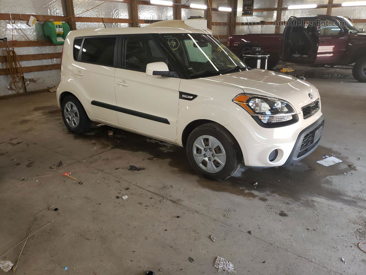 2013 Kia Soul  White vin: KNDJT2A54D7759121