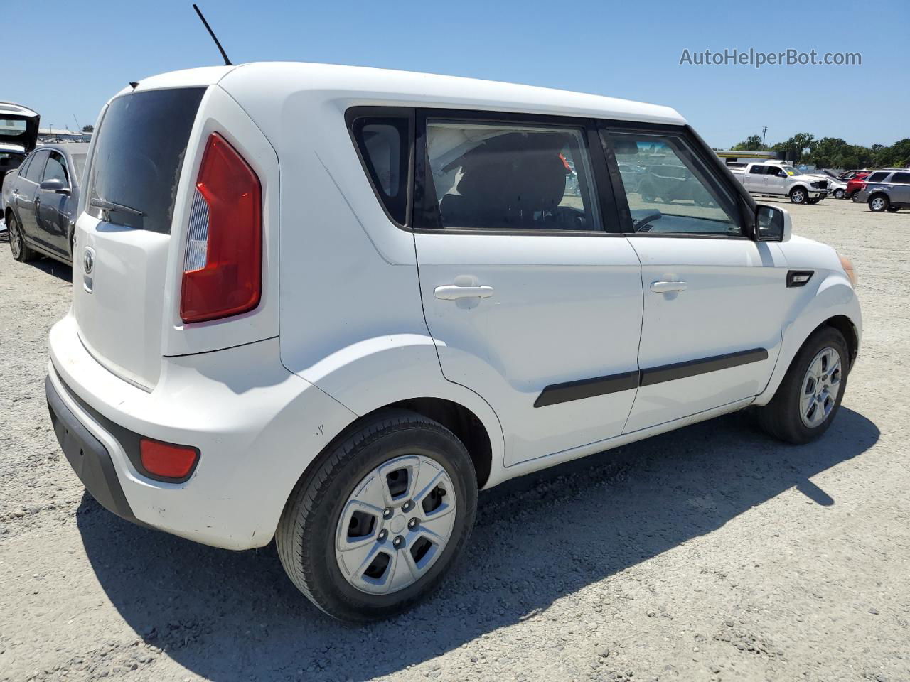 2013 Kia Soul  White vin: KNDJT2A54D7774881