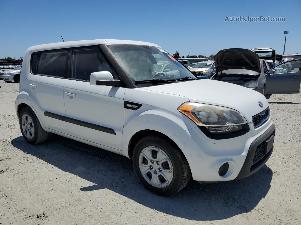 2013 Kia Soul  White vin: KNDJT2A54D7774881