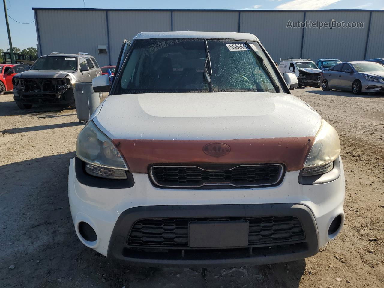 2013 Kia Soul  White vin: KNDJT2A55D7767115